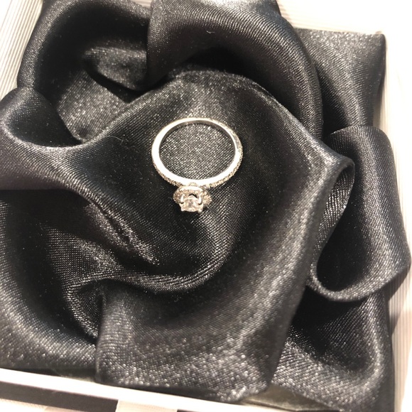 ❗️PRICE DROP ❗️ Michael hill engagement Ring - Picture 3 of 4